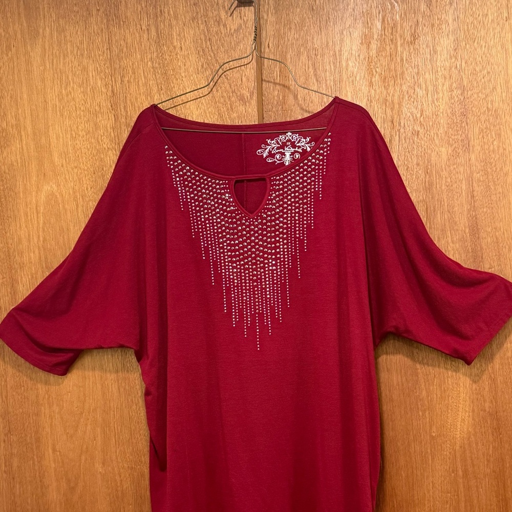 Gloria Vanderbilt Red Blouse with Gold  Accents 1X